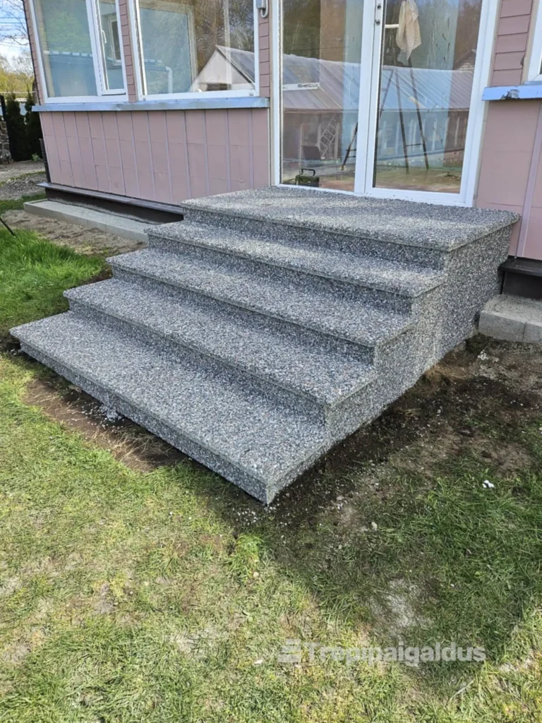 Kogu trepi katmine hallide pesubetoonplaatidega Maardus