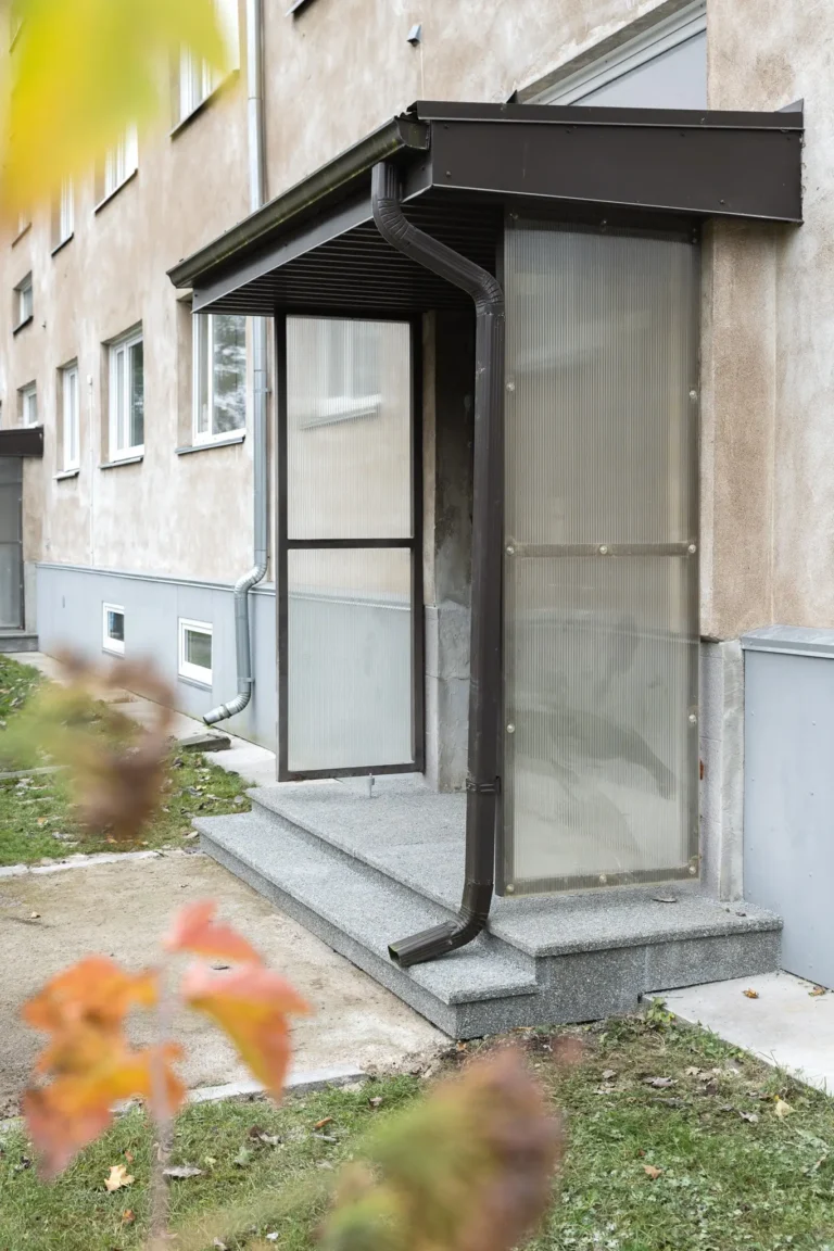 Kortermaja üks kolmest välistrepist renoveeritud Aseris