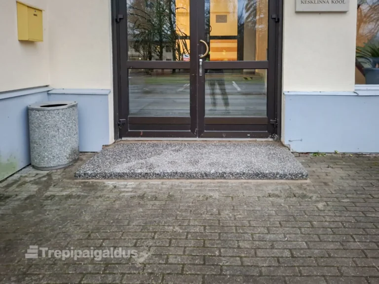 Rapla Kesklinna koolis on paigaldatud paks pesubetoonplaat