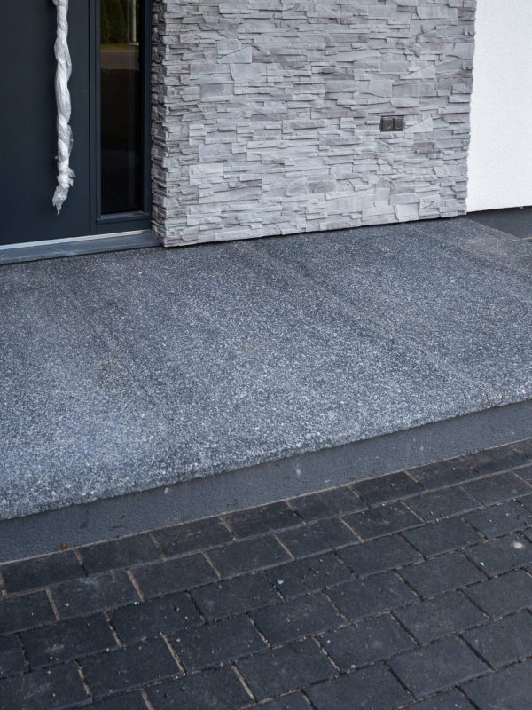 Pesubetoonplaadid uuele välistrepile