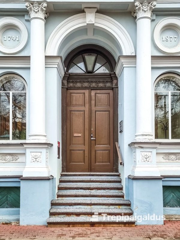 Kooli trepi katmine pesubetoonplaatidega