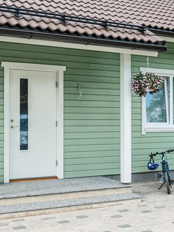 Pesubetoonplaatidega trepp