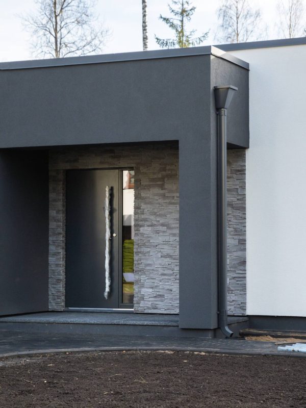 Uue eramu välistrepi katmine Pärnumaal